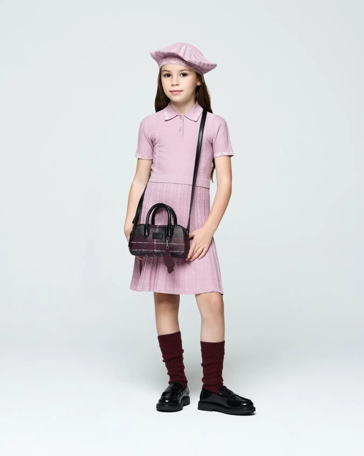 Emporio Armani Dziewczęca sukienka z dzianiny z kołnierzem polo i plisowaną spódnicą - 2
