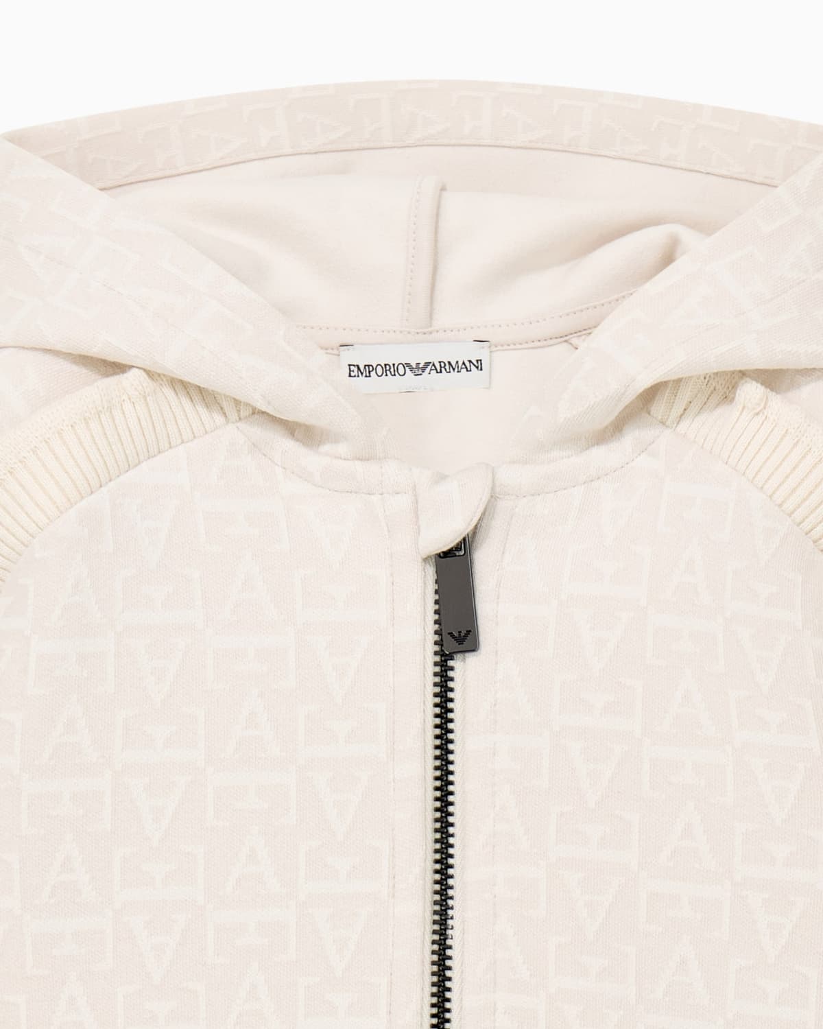 Emporio Armani Dziewczęca bluza z kapturem na zamek z żakardowym monogramem i falbaniastymi rękawami - 2