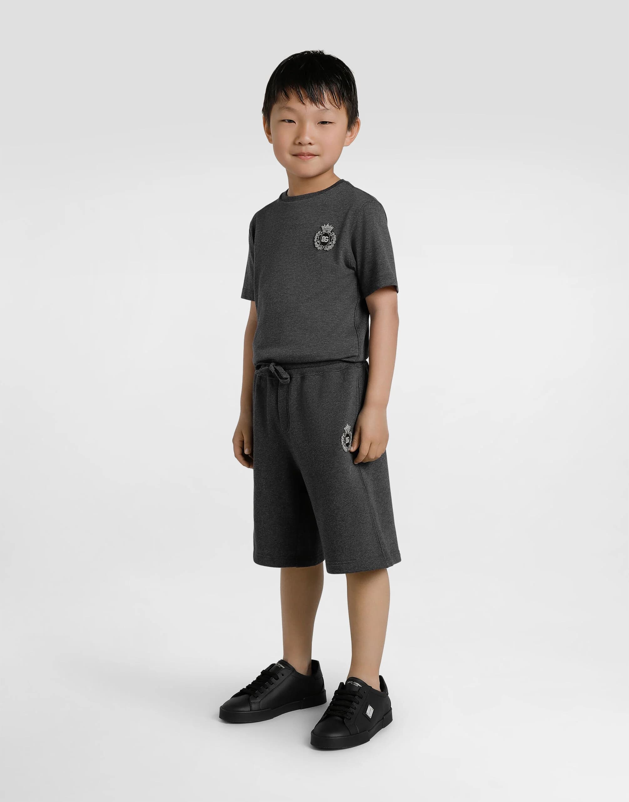 Dolce & Gabbana Kids dziecięce szorty sportowe z naszywką DG - 2