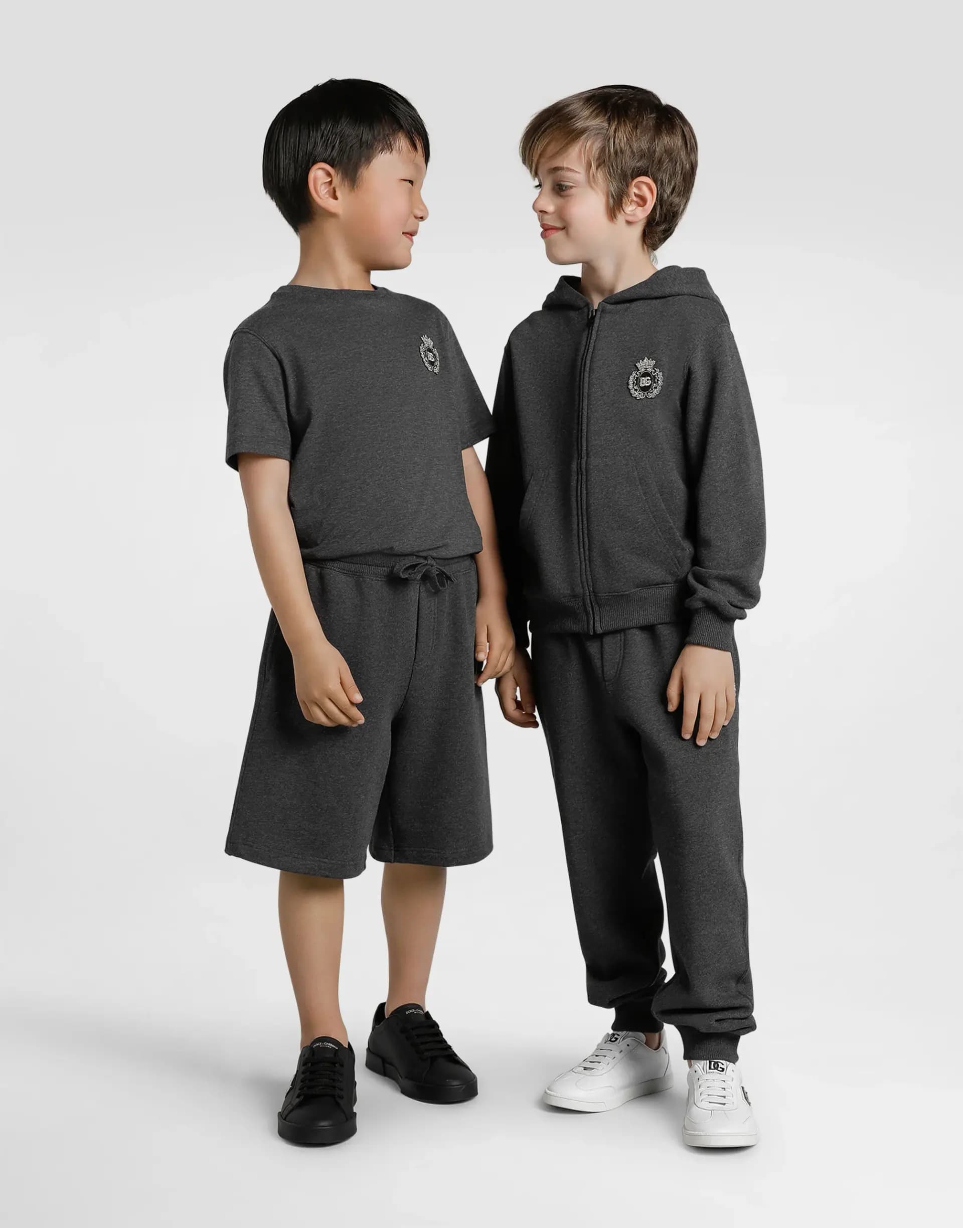 Dolce & Gabbana Kids Дитяча футболка з джерсі з нашивкою DG - 8