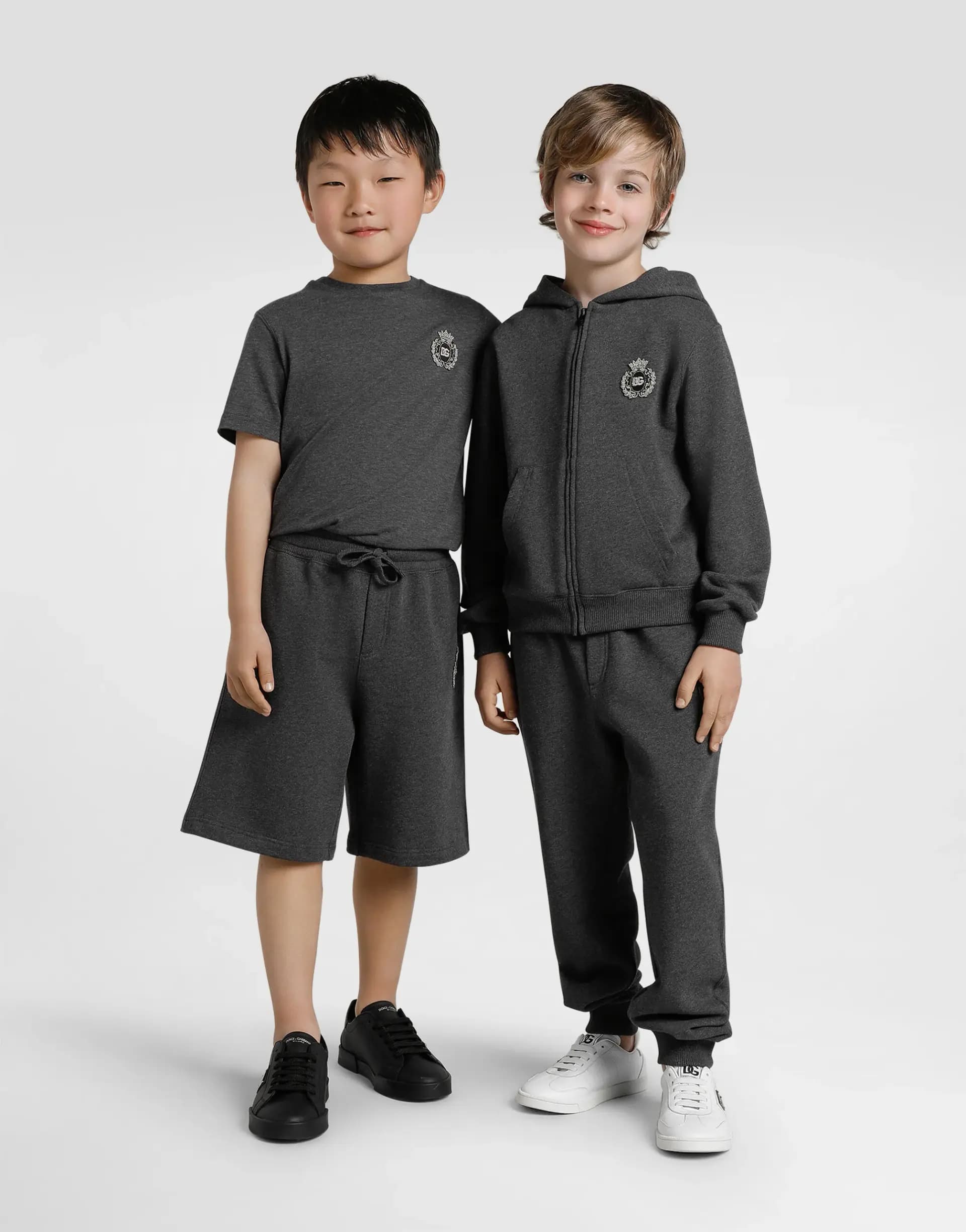 Dolce & Gabbana Kids Дитяча футболка з джерсі з нашивкою DG - 9